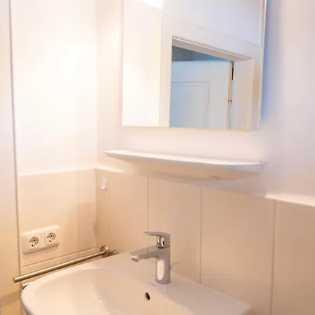 Apartmenthaus Am Tegernsee - Mit Kuechenzeile Und Mit Bus Erreichbar *