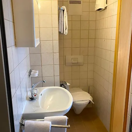 Апартаменты Apartmenthaus Am Tegernsee - Mit Kuechenzeile Und Mit Bus Erreichbar Бад-Висзе