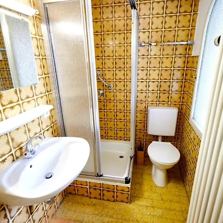 Apartmenthaus Am Tegernsee - Mit Kuechenzeile Und Mit Bus Erreichbar * Бад-Висзе