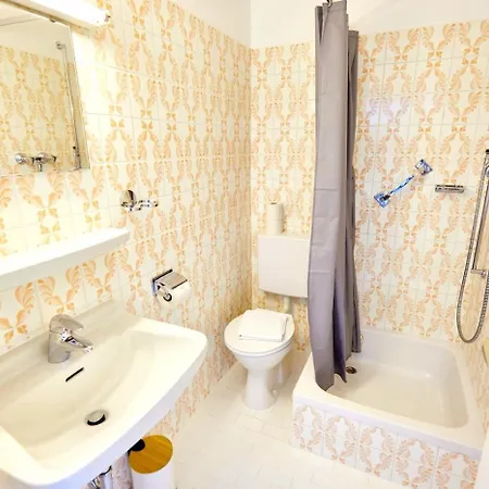 Apartmenthaus Am Tegernsee - Mit Kuechenzeile Und Mit Bus Erreichbar Бад-Висзе