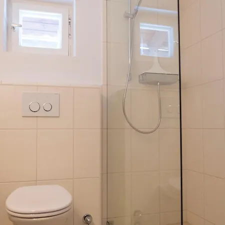 Апартаменты Apartmenthaus Am Tegernsee - Mit Kuechenzeile Und Mit Bus Erreichbar Бад-Висзе