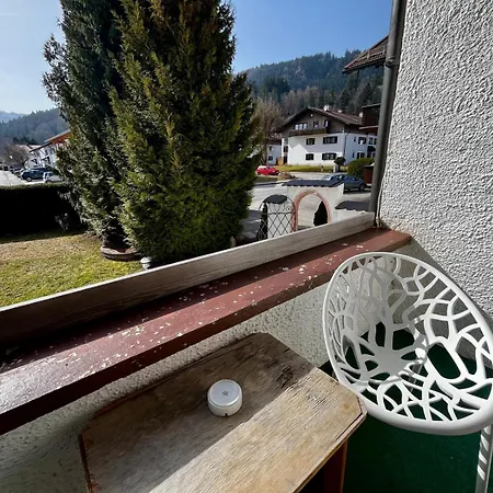 Апартаменты Apartmenthaus Am Tegernsee - Mit Kuechenzeile Und Mit Bus Erreichbar Бад-Висзе
