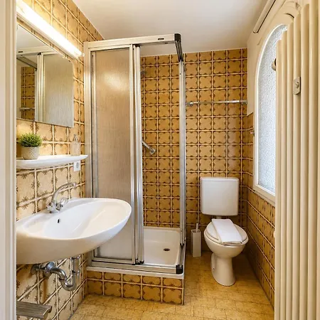 Apartmenthaus Am Tegernsee - Mit Kuechenzeile Und Mit Bus Erreichbar Бад-Висзе