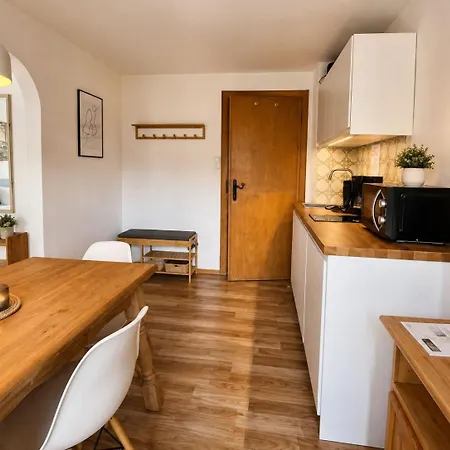 Apartmenthaus Am Tegernsee - Mit Kuechenzeile Und Mit Bus Erreichbar Апартаменты *